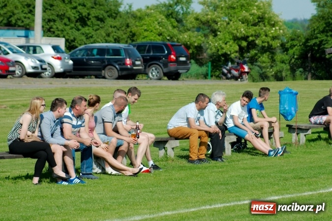 Zdjęcie w galerii na portalu naszraciborz.pl: Wiosenna passa Kornowaca przerwana. Trzy punkty pojechały do Krzyżkowic wiadomości z regionu