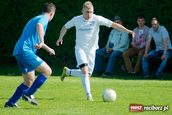 Zdjęcie w galerii na portalu naszraciborz.pl: Wiosenna passa Kornowaca przerwana. Trzy punkty pojechały do Krzyżkowic wiadomości z regionu