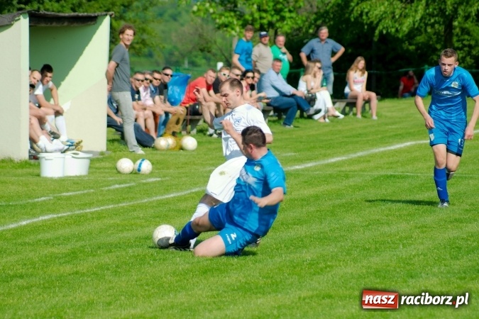 Zdjęcie w galerii na portalu naszraciborz.pl: Wiosenna passa Kornowaca przerwana. Trzy punkty pojechały do Krzyżkowic wiadomości z regionu