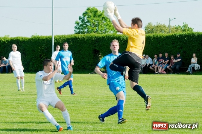 Zdjęcie w galerii na portalu naszraciborz.pl: Wiosenna passa Kornowaca przerwana. Trzy punkty pojechały do Krzyżkowic wiadomości z regionu