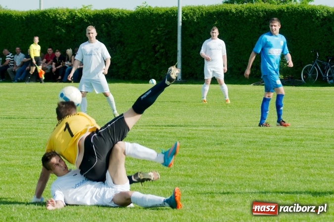 Zdjęcie w galerii na portalu naszraciborz.pl: Wiosenna passa Kornowaca przerwana. Trzy punkty pojechały do Krzyżkowic wiadomości z regionu