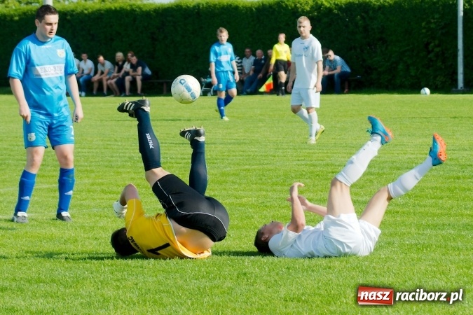 Zdjęcie w galerii na portalu naszraciborz.pl: Wiosenna passa Kornowaca przerwana. Trzy punkty pojechały do Krzyżkowic wiadomości z regionu