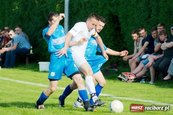 Zdjęcie w galerii na portalu naszraciborz.pl: Wiosenna passa Kornowaca przerwana. Trzy punkty pojechały do Krzyżkowic wiadomości z regionu