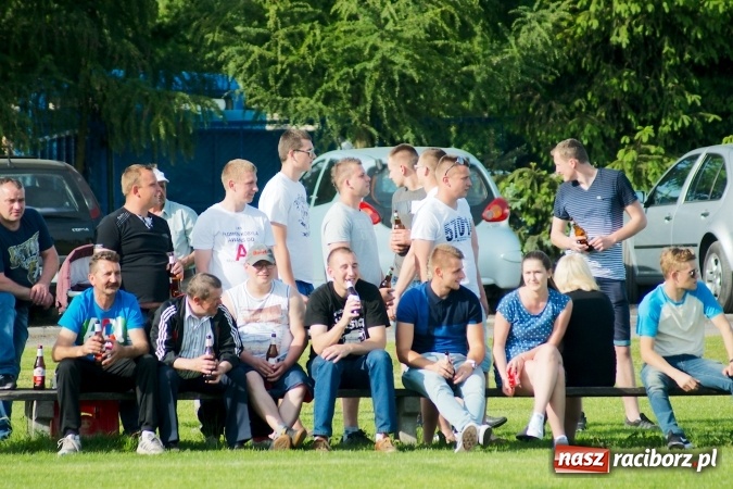 Zdjęcie w galerii na portalu naszraciborz.pl: Wiosenna passa Kornowaca przerwana. Trzy punkty pojechały do Krzyżkowic wiadomości z regionu