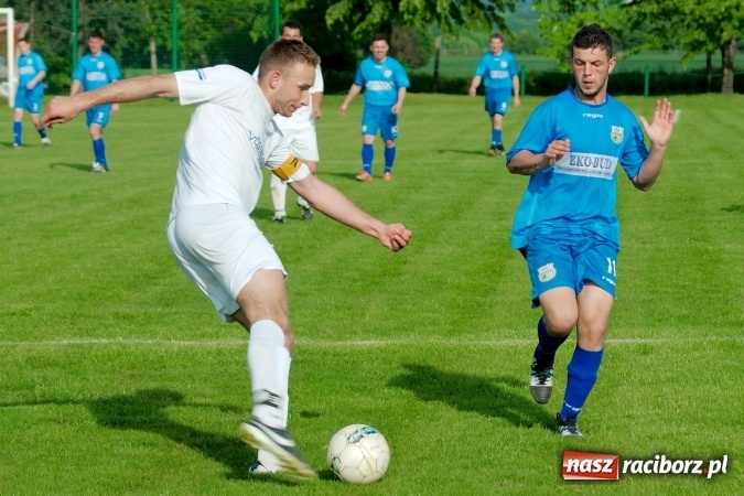 Zdjęcie w galerii na portalu naszraciborz.pl: Wiosenna passa Kornowaca przerwana. Trzy punkty pojechały do Krzyżkowic wiadomości z regionu