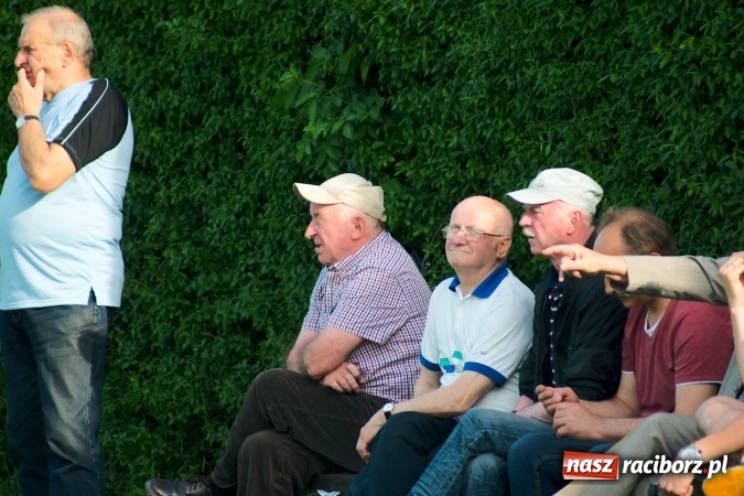 Zdjęcie w galerii na portalu naszraciborz.pl: Wiosenna passa Kornowaca przerwana. Trzy punkty pojechały do Krzyżkowic wiadomości z regionu