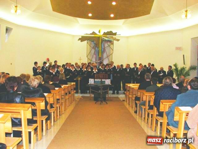 Zdjęcie w galerii na portalu naszraciborz.pl: Muzyka chóralna w Chuchelnej wiadomości z regionu