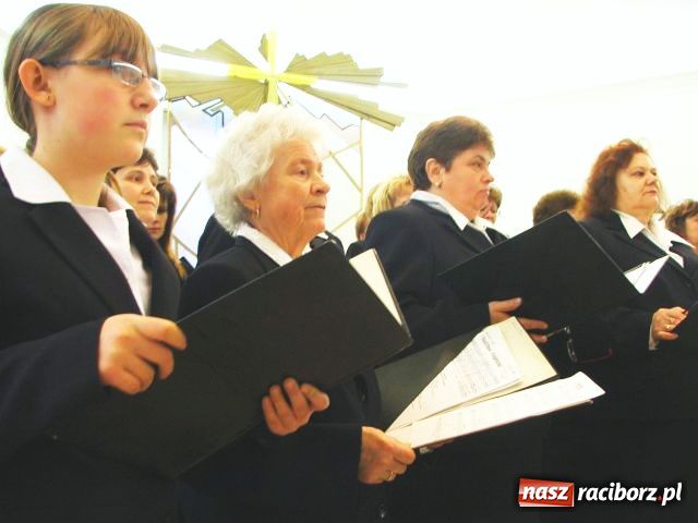 Zdjęcie w galerii na portalu naszraciborz.pl: Muzyka chóralna w Chuchelnej wiadomości z regionu