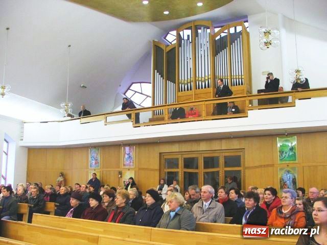 Zdjęcie w galerii na portalu naszraciborz.pl: Muzyka chóralna w Chuchelnej wiadomości z regionu