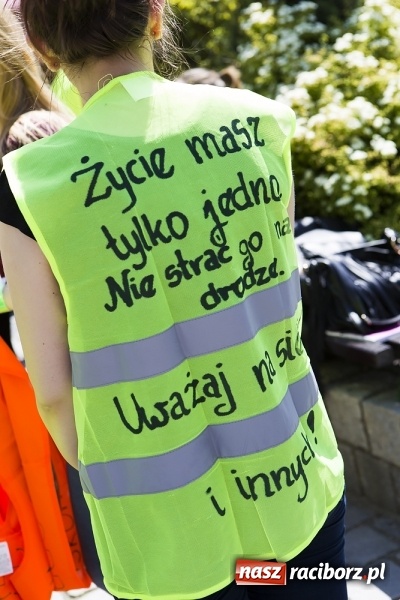 Zdjęcie w galerii na portalu naszraciborz.pl: (NIE)bezpieczna ulica! - flash mob studentów PWSZ na rynku wiadomości z regionu