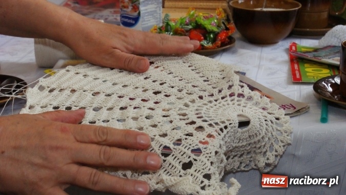 Zdjęcie w galerii na portalu naszraciborz.pl: Sutasz, papierowa wiklina i quilling, czyli inspirujące warsztaty w bibliotece  wiadomości z regionu