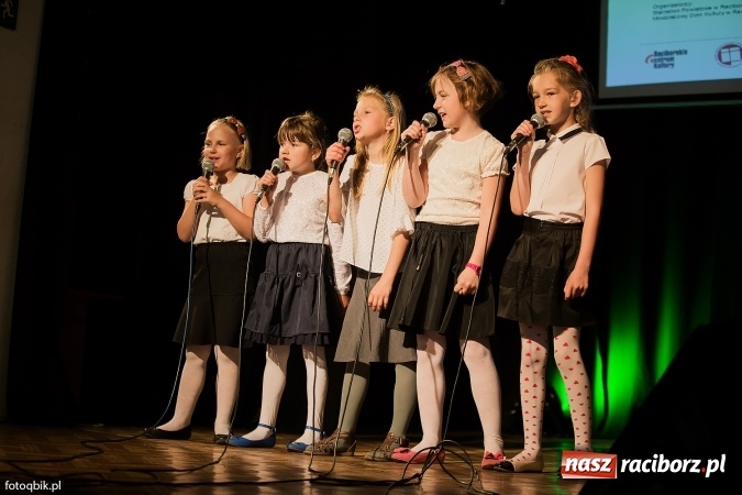 Zdjęcie w galerii na portalu naszraciborz.pl: IX Powiatowy Festiwal Twórczości Artystycznej - konkurs piosenki wiadomości z regionu