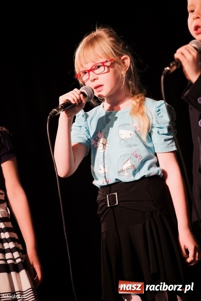 Zdjęcie w galerii na portalu naszraciborz.pl: IX Powiatowy Festiwal Twórczości Artystycznej - konkurs piosenki wiadomości z regionu