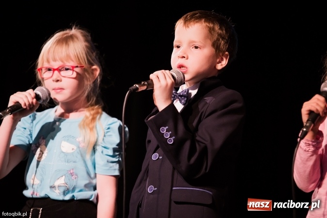 Zdjęcie w galerii na portalu naszraciborz.pl: IX Powiatowy Festiwal Twórczości Artystycznej - konkurs piosenki wiadomości z regionu