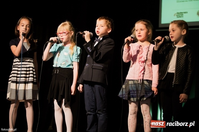 Zdjęcie w galerii na portalu naszraciborz.pl: IX Powiatowy Festiwal Twórczości Artystycznej - konkurs piosenki wiadomości z regionu