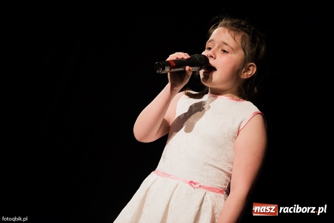 Zdjęcie w galerii na portalu naszraciborz.pl: IX Powiatowy Festiwal Twórczości Artystycznej - konkurs piosenki wiadomości z regionu