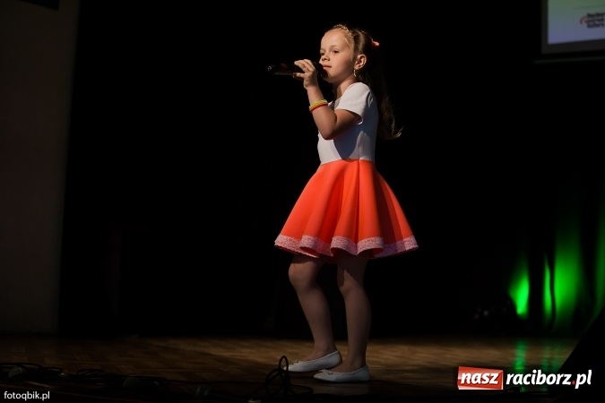 Zdjęcie w galerii na portalu naszraciborz.pl: IX Powiatowy Festiwal Twórczości Artystycznej - konkurs piosenki wiadomości z regionu