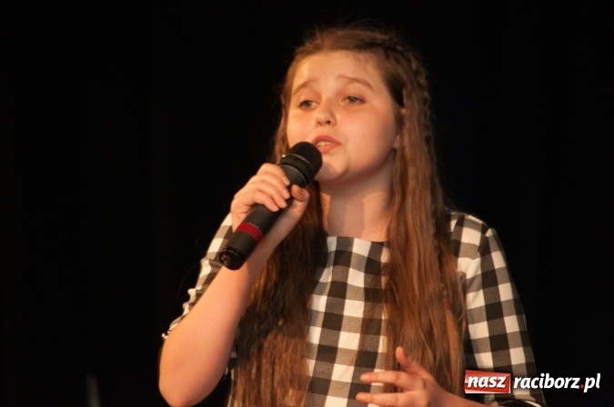 Zdjęcie w galerii na portalu naszraciborz.pl: IX Powiatowy Festiwal Twórczości Artystycznej - konkurs piosenki wiadomości z regionu