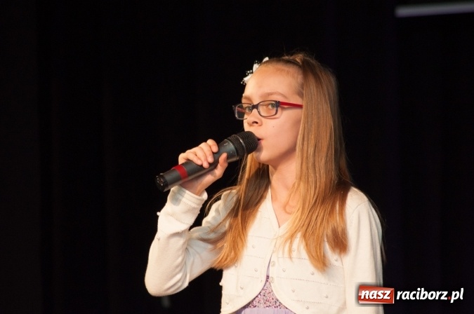 Zdjęcie w galerii na portalu naszraciborz.pl: IX Powiatowy Festiwal Twórczości Artystycznej - konkurs piosenki wiadomości z regionu