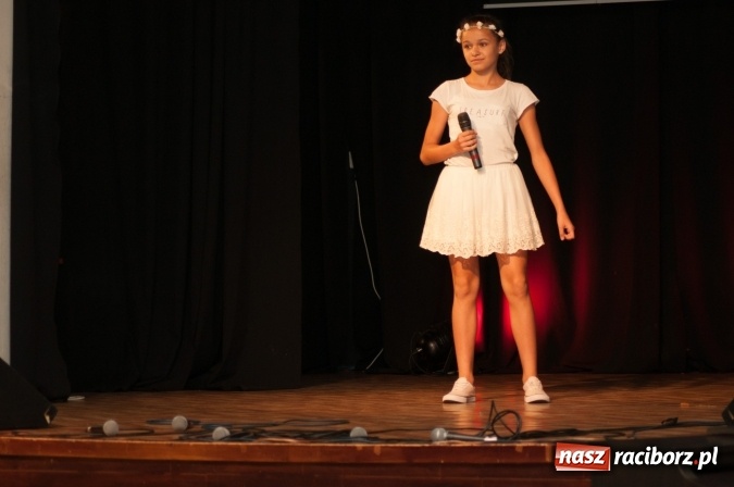 Zdjęcie w galerii na portalu naszraciborz.pl: IX Powiatowy Festiwal Twórczości Artystycznej - konkurs piosenki wiadomości z regionu