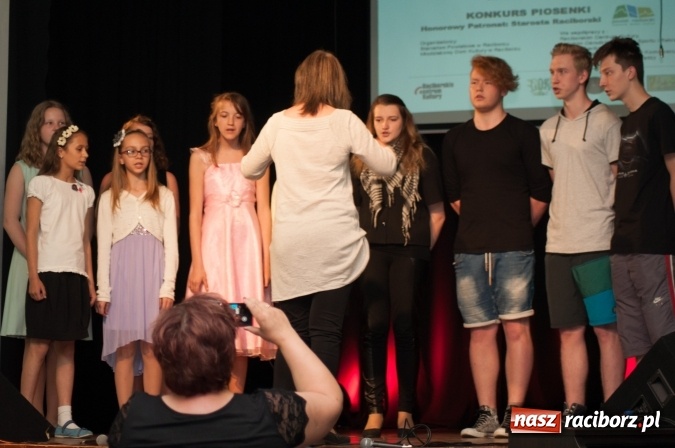 Zdjęcie w galerii na portalu naszraciborz.pl: IX Powiatowy Festiwal Twórczości Artystycznej - konkurs piosenki wiadomości z regionu