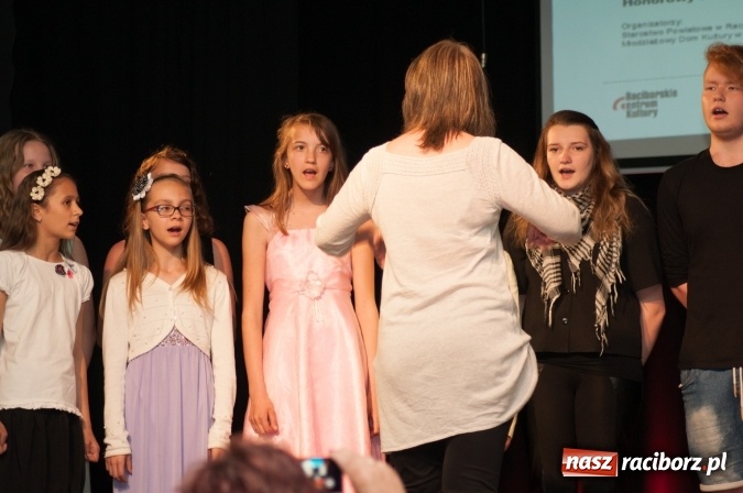 Zdjęcie w galerii na portalu naszraciborz.pl: IX Powiatowy Festiwal Twórczości Artystycznej - konkurs piosenki wiadomości z regionu