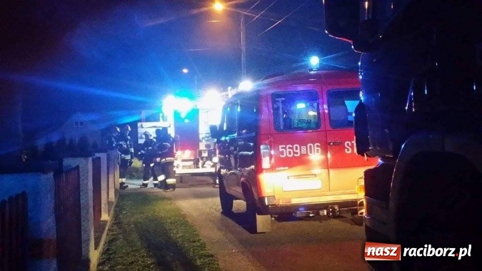 Zdjęcie w galerii na portalu naszraciborz.pl: Rozerwanie rury z pieca przyczyną pożaru w kotłowni - cztery zastępy straży walczyły z pożarem w Siedliskach wiadomości z regionu