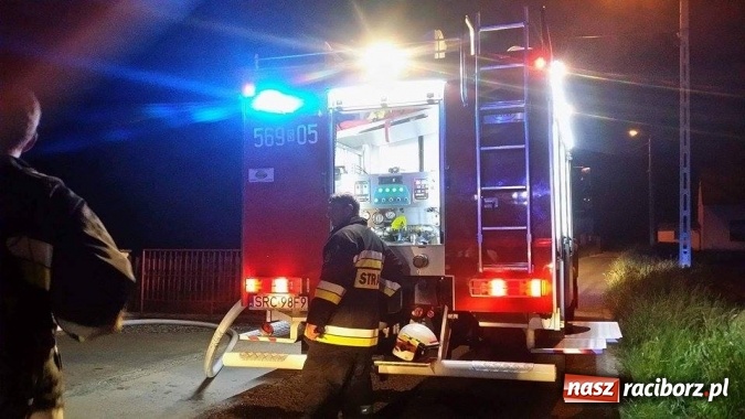 Zdjęcie w galerii na portalu naszraciborz.pl: Rozerwanie rury z pieca przyczyną pożaru w kotłowni - cztery zastępy straży walczyły z pożarem w Siedliskach wiadomości z regionu