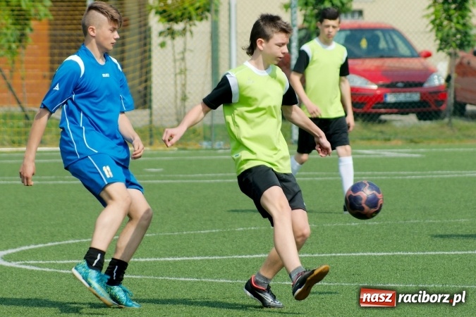 Zdjęcie w galerii na portalu naszraciborz.pl: Rejonowe finały piłki nożnej na orliku przy G1. Pietrowice Wielkie zwycięskie wiadomości z regionu