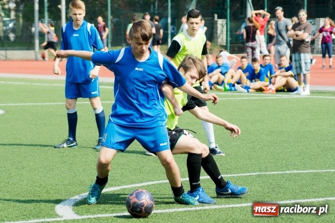 Zdjęcie w galerii na portalu naszraciborz.pl: Rejonowe finały piłki nożnej na orliku przy G1. Pietrowice Wielkie zwycięskie wiadomości z regionu