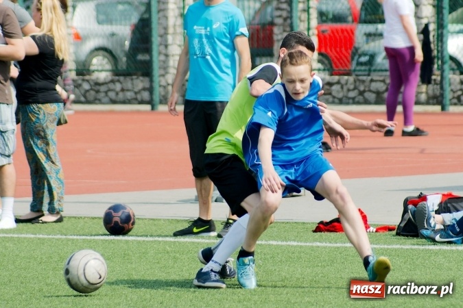 Zdjęcie w galerii na portalu naszraciborz.pl: Rejonowe finały piłki nożnej na orliku przy G1. Pietrowice Wielkie zwycięskie wiadomości z regionu