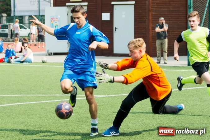 Zdjęcie w galerii na portalu naszraciborz.pl: Rejonowe finały piłki nożnej na orliku przy G1. Pietrowice Wielkie zwycięskie wiadomości z regionu