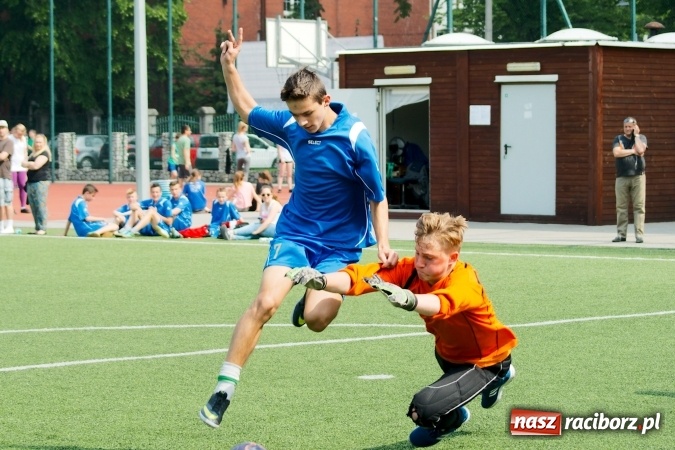 Zdjęcie w galerii na portalu naszraciborz.pl: Rejonowe finały piłki nożnej na orliku przy G1. Pietrowice Wielkie zwycięskie wiadomości z regionu