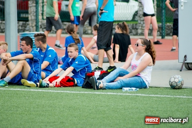 Zdjęcie w galerii na portalu naszraciborz.pl: Rejonowe finały piłki nożnej na orliku przy G1. Pietrowice Wielkie zwycięskie wiadomości z regionu