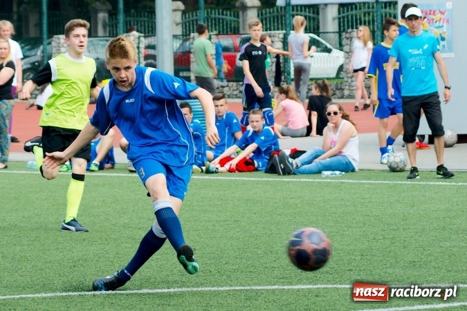 Zdjęcie w galerii na portalu naszraciborz.pl: Rejonowe finały piłki nożnej na orliku przy G1. Pietrowice Wielkie zwycięskie wiadomości z regionu