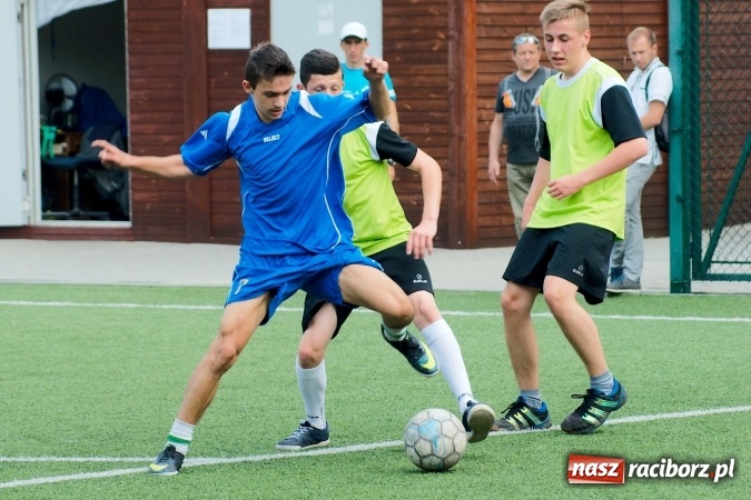 Zdjęcie w galerii na portalu naszraciborz.pl: Rejonowe finały piłki nożnej na orliku przy G1. Pietrowice Wielkie zwycięskie wiadomości z regionu