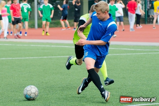 Zdjęcie w galerii na portalu naszraciborz.pl: Rejonowe finały piłki nożnej na orliku przy G1. Pietrowice Wielkie zwycięskie wiadomości z regionu