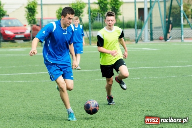Zdjęcie w galerii na portalu naszraciborz.pl: Rejonowe finały piłki nożnej na orliku przy G1. Pietrowice Wielkie zwycięskie wiadomości z regionu
