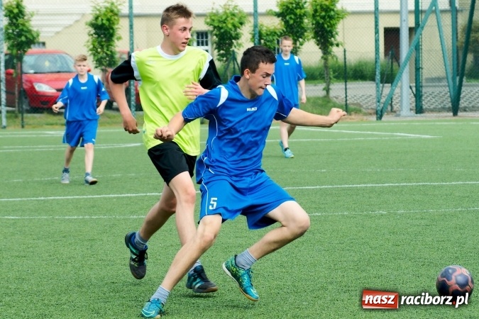 Zdjęcie w galerii na portalu naszraciborz.pl: Rejonowe finały piłki nożnej na orliku przy G1. Pietrowice Wielkie zwycięskie wiadomości z regionu