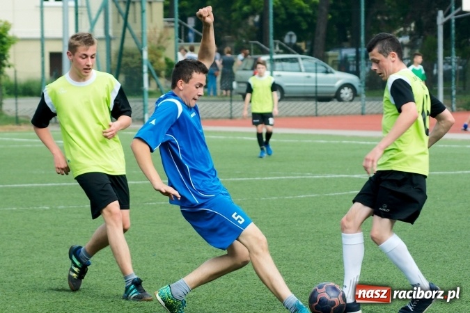 Zdjęcie w galerii na portalu naszraciborz.pl: Rejonowe finały piłki nożnej na orliku przy G1. Pietrowice Wielkie zwycięskie wiadomości z regionu
