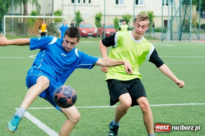 Zdjęcie w galerii na portalu naszraciborz.pl: Rejonowe finały piłki nożnej na orliku przy G1. Pietrowice Wielkie zwycięskie wiadomości z regionu