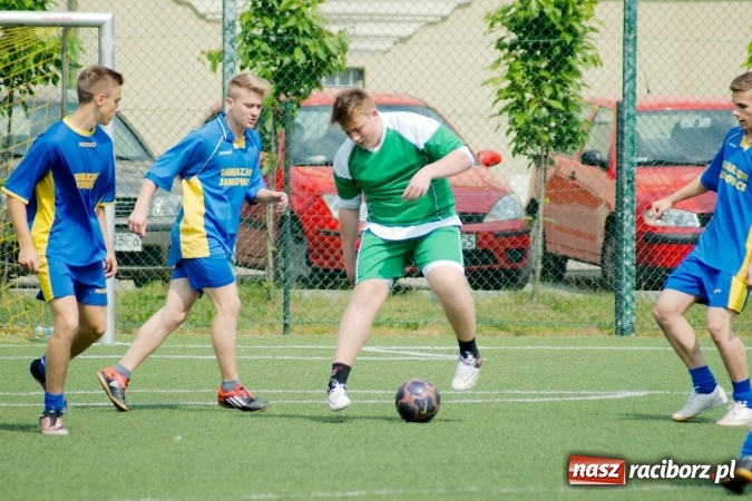 Zdjęcie w galerii na portalu naszraciborz.pl: Rejonowe finały piłki nożnej na orliku przy G1. Pietrowice Wielkie zwycięskie wiadomości z regionu