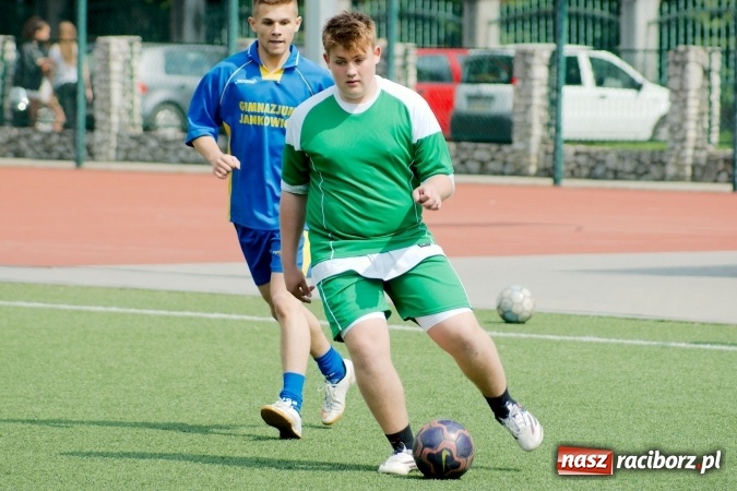 Zdjęcie w galerii na portalu naszraciborz.pl: Rejonowe finały piłki nożnej na orliku przy G1. Pietrowice Wielkie zwycięskie wiadomości z regionu