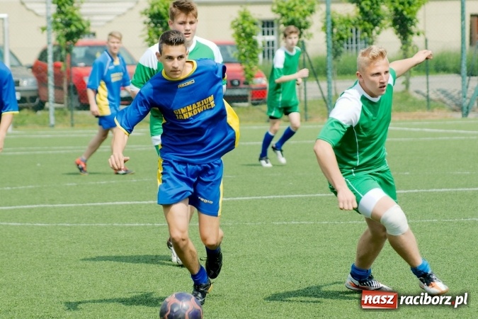 Zdjęcie w galerii na portalu naszraciborz.pl: Rejonowe finały piłki nożnej na orliku przy G1. Pietrowice Wielkie zwycięskie wiadomości z regionu