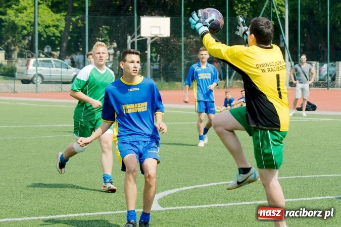 Zdjęcie w galerii na portalu naszraciborz.pl: Rejonowe finały piłki nożnej na orliku przy G1. Pietrowice Wielkie zwycięskie wiadomości z regionu