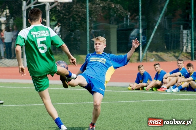 Zdjęcie w galerii na portalu naszraciborz.pl: Rejonowe finały piłki nożnej na orliku przy G1. Pietrowice Wielkie zwycięskie wiadomości z regionu