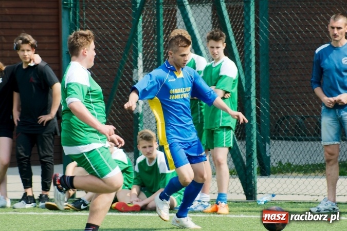 Zdjęcie w galerii na portalu naszraciborz.pl: Rejonowe finały piłki nożnej na orliku przy G1. Pietrowice Wielkie zwycięskie wiadomości z regionu