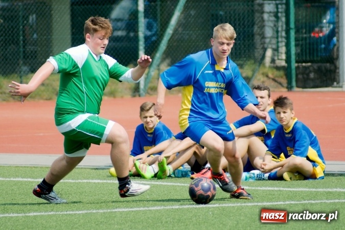 Zdjęcie w galerii na portalu naszraciborz.pl: Rejonowe finały piłki nożnej na orliku przy G1. Pietrowice Wielkie zwycięskie wiadomości z regionu