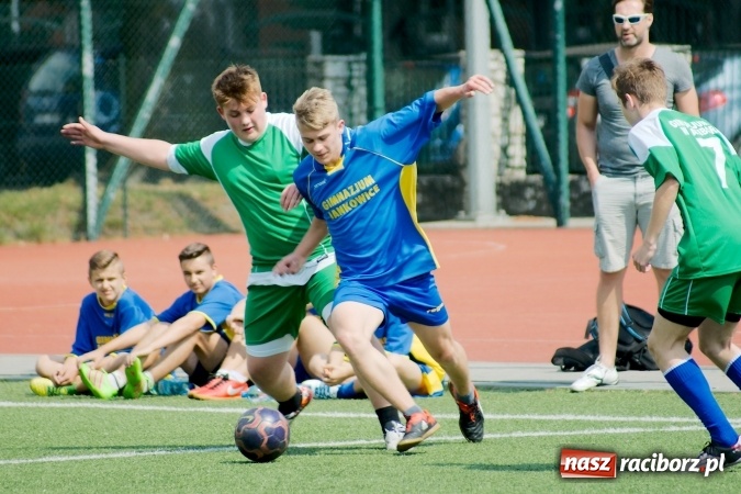 Zdjęcie w galerii na portalu naszraciborz.pl: Rejonowe finały piłki nożnej na orliku przy G1. Pietrowice Wielkie zwycięskie wiadomości z regionu