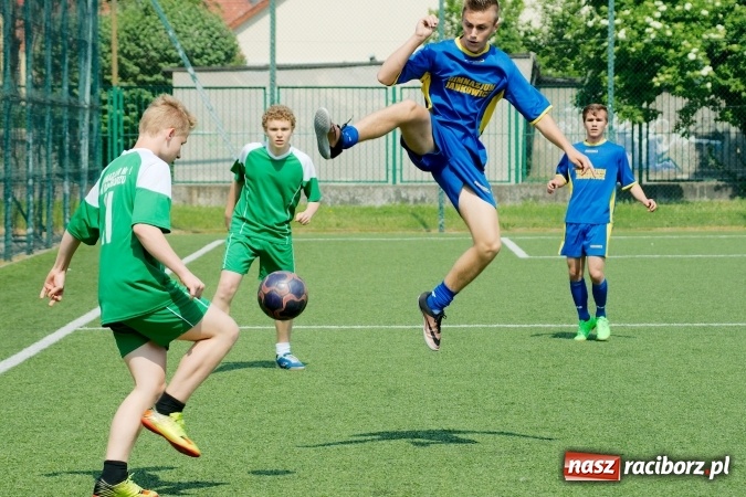 Zdjęcie w galerii na portalu naszraciborz.pl: Rejonowe finały piłki nożnej na orliku przy G1. Pietrowice Wielkie zwycięskie wiadomości z regionu